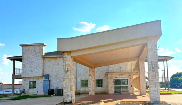 Easy Access Stay w/Kitchenette | Updated Rooms Near Local Landmarks | 3 Units