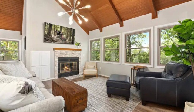 Easy access to bike, hike, golf or paddle from this Bella Vista retreat!