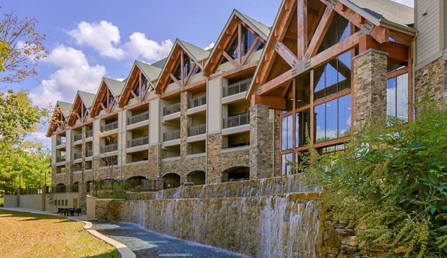 Easy Access to Dogwood Canyon in this great resort Studio Apt
