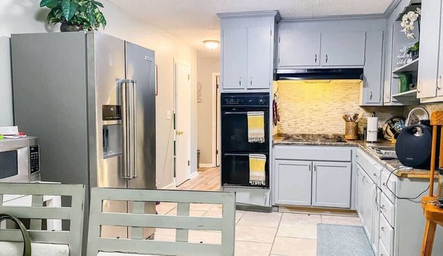 Easy Access to Downtown - The Blue Spring Oasis