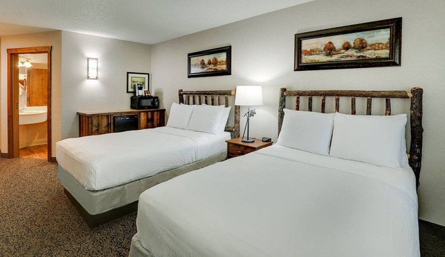 Easy Access to I-35! Deluxe 2 Double, Stoney Creek Johnston, Pool | 3 Units