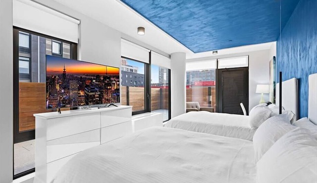 Easy access to I-87 Studio Q Bal BR | Kitchenette