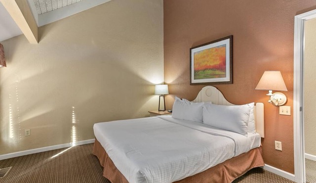 Easy Access to Pigeon Forge Attractions, 2 Great Units, Pool