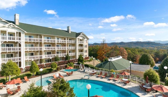 Easy Access to Pigeon Forge Attractions, 3 Sleek Units, Parking, Pool