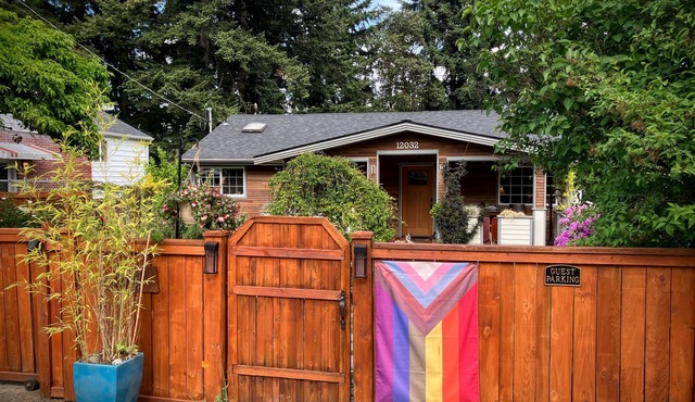 Easy Access to stadiums and downtown. Light rail station just a short walk.
