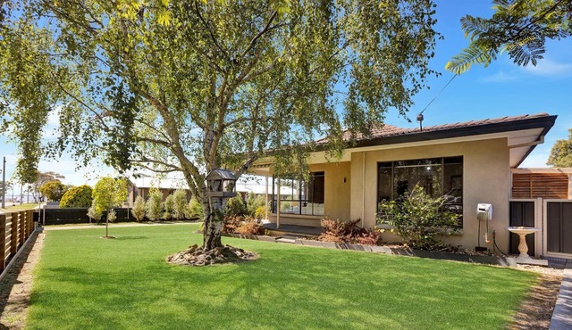 Easy access to the Gippsland Lakes and walking tracks