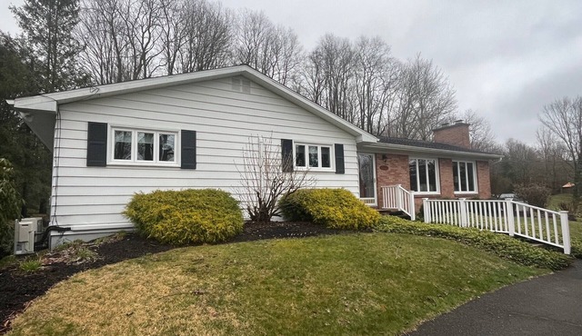 Easy access to tri-state attractions. Lakes, golf, wildlife and more.