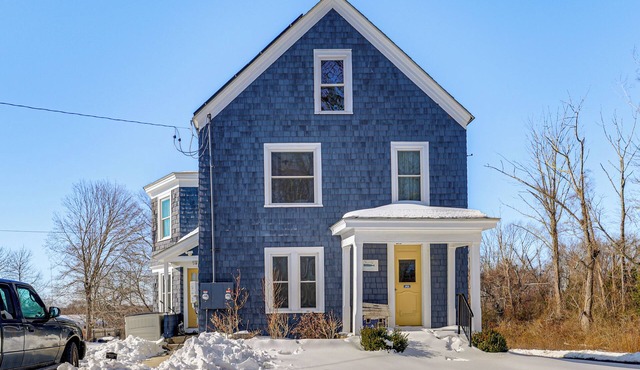 Easy Beach Access! Classic New London Charmer