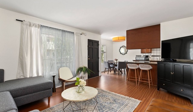 Easy Breezy - Affordable, Cute Condo in the Heart of Del Mar-Extended Getaway
