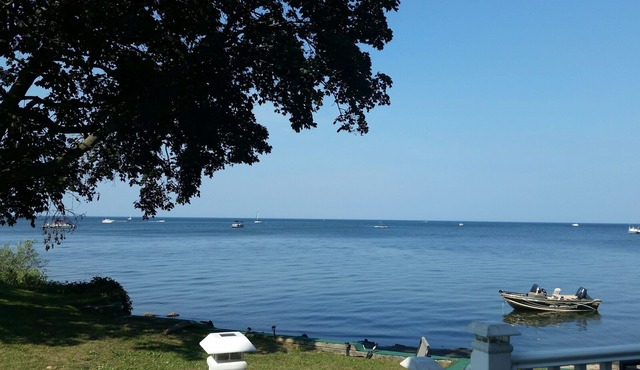 Easy Breezy Living - Lakefront Cottage Directly on Lake Ontario