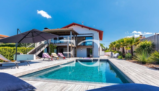 Easy Clés-Standing Villa + heated Pool - 10 min from Biarritz