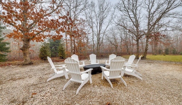 Easy Coast Access! Elevated Martha’s Vineyard Stay