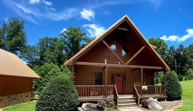 Easy Drive Resort Cabin w/Hot Tub, Mtn View, and Resort Pool Near National Park