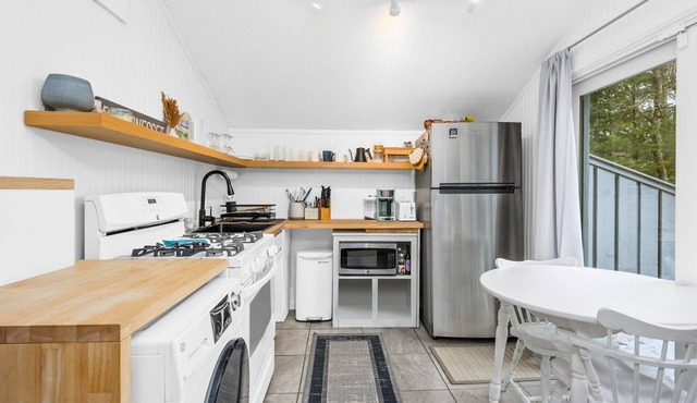 Easy Family Stay Steps from Popponesset