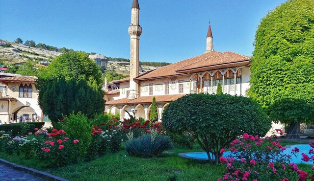 Easy for the airport, surrounded by greenery