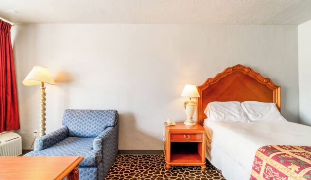Easy Highway Access in Cozy Full Bed Room – Budget Option for Travelers