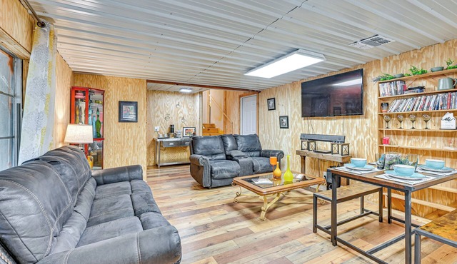 Easy I-30 Access: Cozy Texarkana Apt w/Essentials