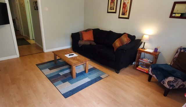 Easy Living! Fantastic central 2br/1ba apartment