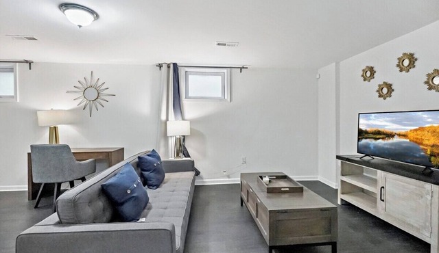 Easy | METRO | 1 min WALK | Simple space | Comfy
