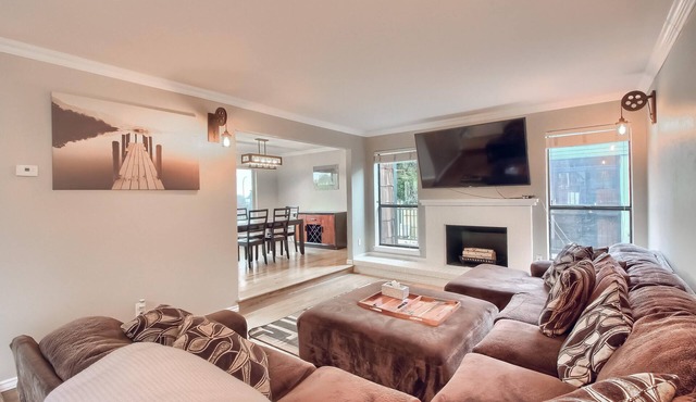 Easy Mountain and Downtown Denver Access Littleton