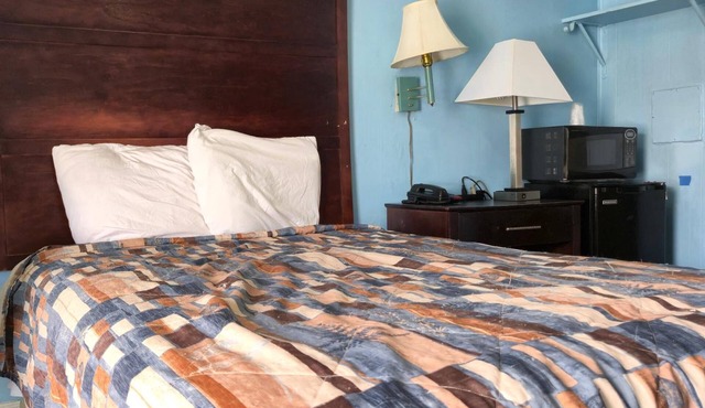 Easy on the Budget Room Perfect for Travelers Seeking a Hassle-Free Stay