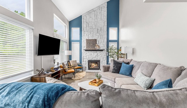 Easy Stay in Anchor Bay - Gym | Theater | Sleeps12