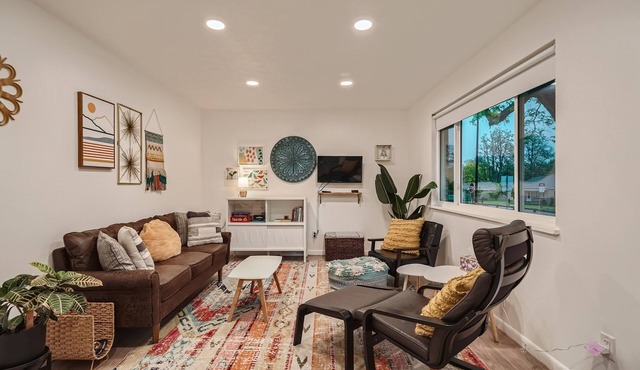 Easy to Denver-Marvelous Mid-Century Mod Charmer!