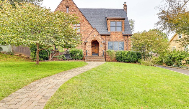 Easy Train Access to NYC! Elegant Family Retreat