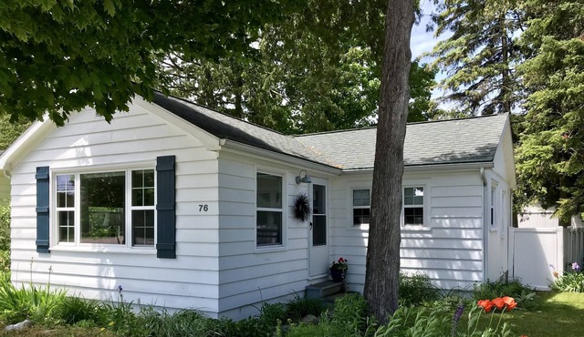 Easy Walk or Ride to Crystal Lake and Downtown Beulah. Bikes & kayaks included!