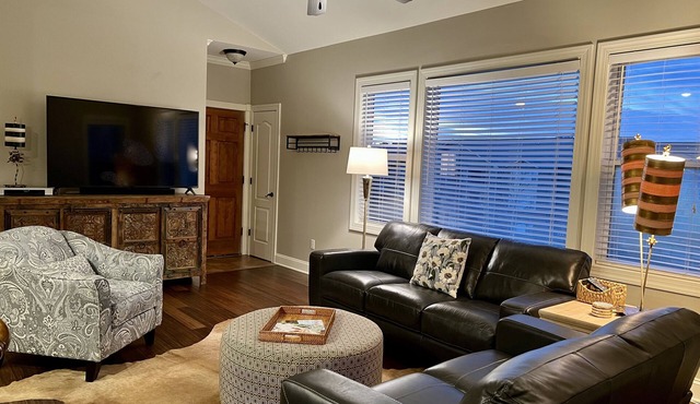 Easy Walk to Swayze; 3Bed 2Bath; Noon Check-in/3:00 Check-out; Pickleball Courts