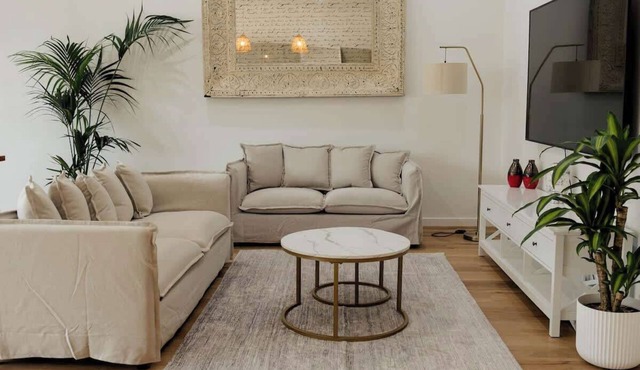 Eat Street Family Retreat 3Bed, 2Bath, Playground