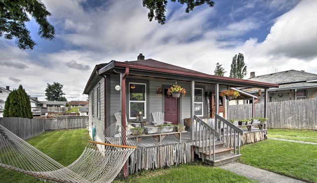 Eatonville House w/ Fire Pit < 4 Mi to Ohop Lake!