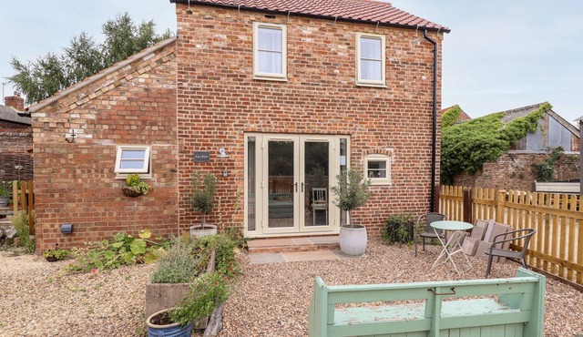 EAU BARN, romantic, character holiday cottage in Billingborough