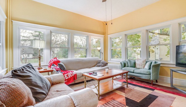 Eau Claire Retreat: Close to Campus & Dtwn!