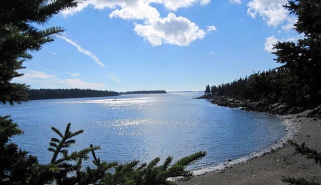 'Ebb and Flow' a light and airy seaside get-away at Crescent Beach