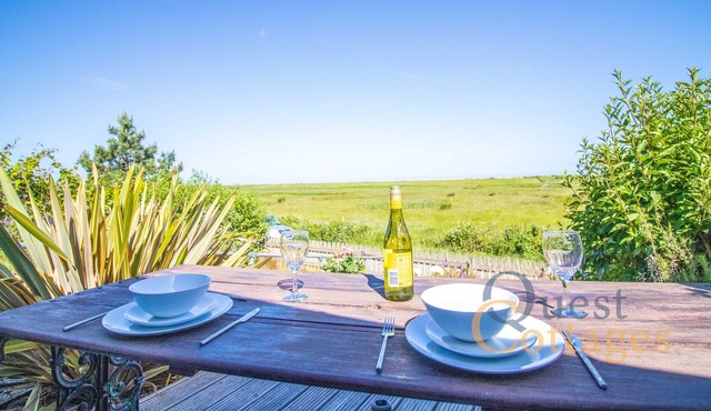 Ebb n Flow - 2 Bed Bungalow - Looks over Nature Reserve & Beach - Ideal secluded bungalow - parking