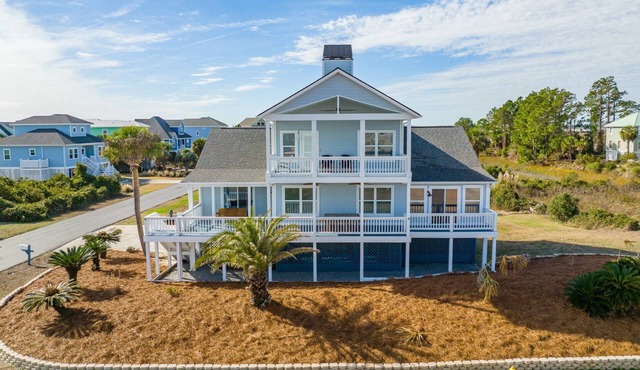 Ebb Tide Beach Cottage on Harbor Island: Ocean Views, Resort Pool, and Family Fun!