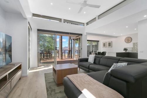 Ebden Lake House- Laid-back Luxury with Lake Views