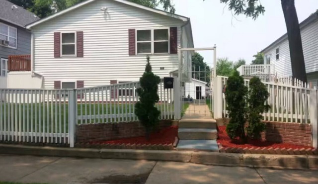 Eben-Ezer House, 7 mins to The Naval Base.