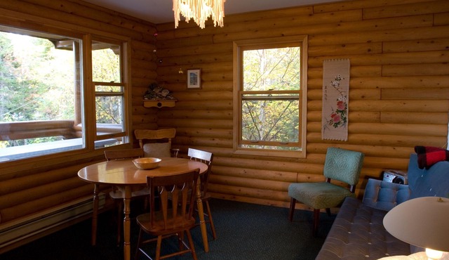 Eberhards logcottage 2 - St. Peter's, Nova Scotia, right on the Lake