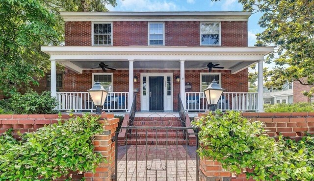 Ebert-Artis Cottage - Heart of Downtown
