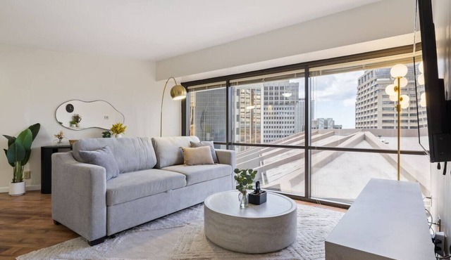 EC15 Chic Downtown Honolulu Retreat – Free Parking