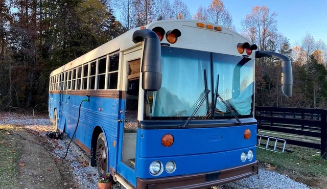 Eccentric Converted Bus, Perfect for a Tennessee Vacation