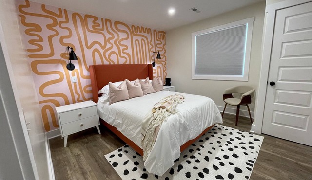 Eccentric Privy-Sleeps6. 2nd floor & outdoor deck