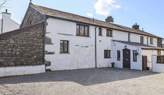 ECCLERIGG GARTH, pet friendly, with open fire in Ambleside