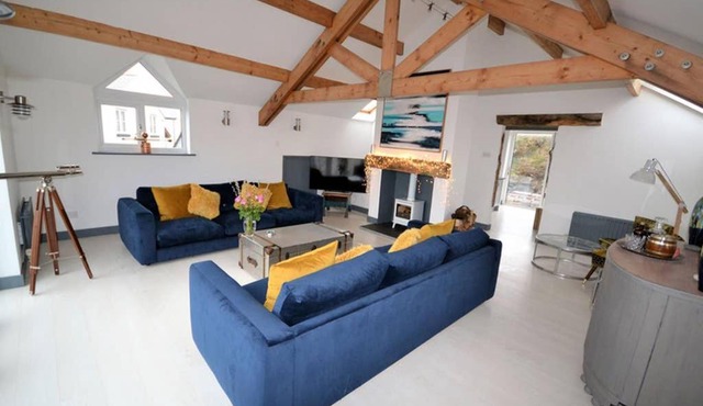 ECHO BEACH-LARGE 4 Bed BEACH HOUSE-TREARDDUR BAY