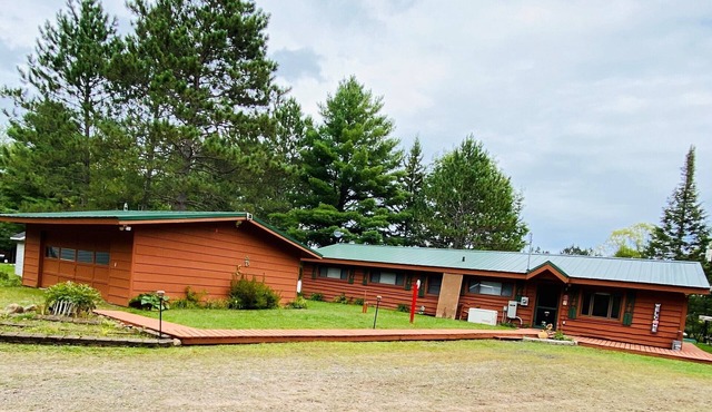 Echo Lake Retreat Relax & Play in the great northwoods! Pier, Utv, Snowmobile.