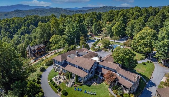 Echo Mountain Inn