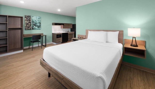 ECHO Suites Extended Stay by Wyndham Houston Pasadena Fwy Pl