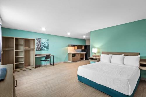 ECHO Suites Extended Stay by Wyndham Phoenix-Peoria/Glendale